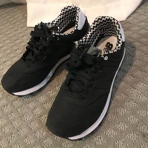 new balance tennis shoes BRAND NEw